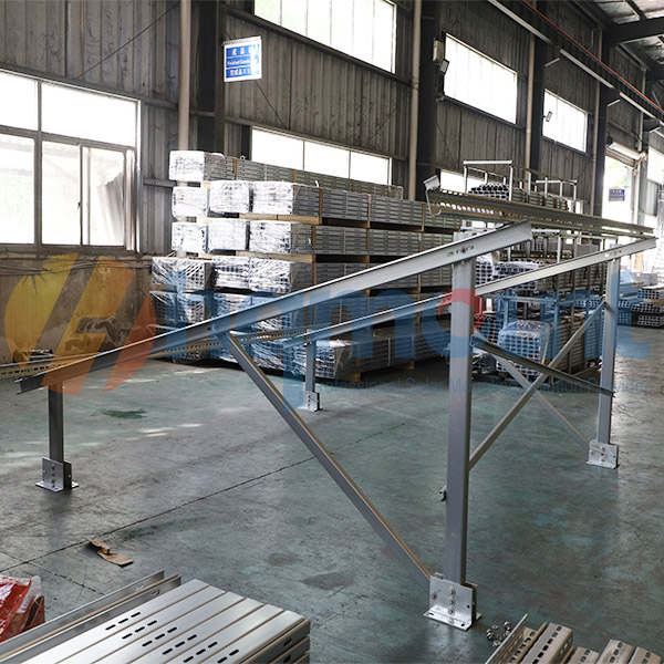 Test de pré-assemblage : centrale solaire au sol en acier de 1 MW – Conçue pour des vents de 160 km/h, destinée à l’Afrique de l’Est