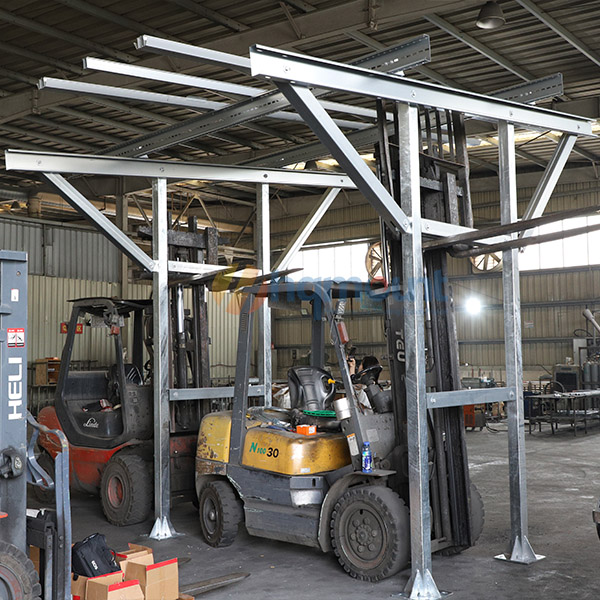 Un autre assemblage test en usine réussi – Carport solaire commercial en acier étanche