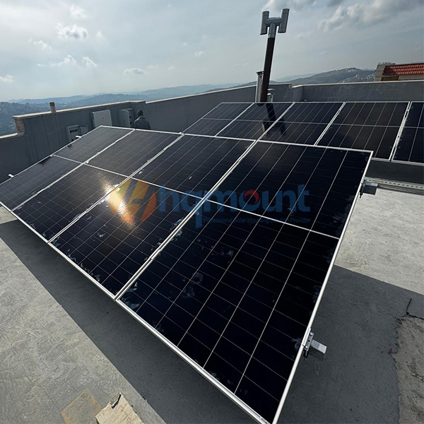 Étude de cas de projet de pinces pour panneaux solaires à tube carré