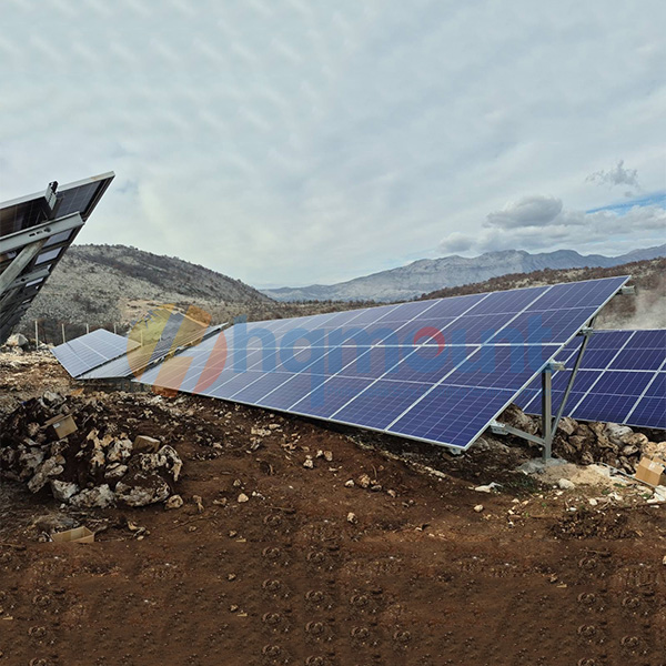 Système de montage solaire monopoteau GT2 de 5,6 MW : idéal pour les fortes charges de neige et les terrains accidentés.