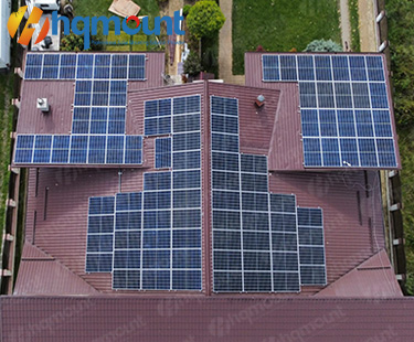 Projet de montage sur toit de tuiles solaires 150kw
        