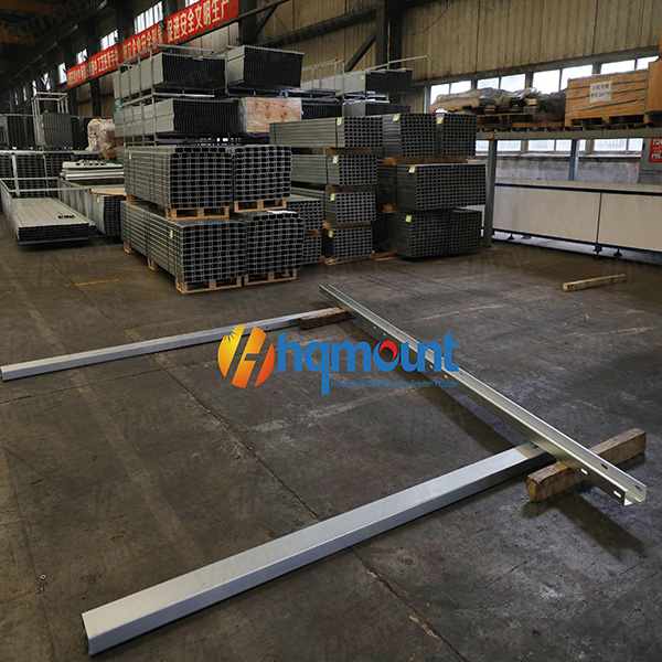 Pré-assemblage en usine : Support au sol en acier avec revêtement ZAM 40 m/s – Prêt pour l’expédition